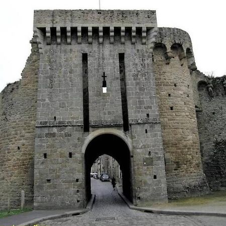 Charmant T1 Au Coeur Du Centre Historique De Dinan Exterior foto